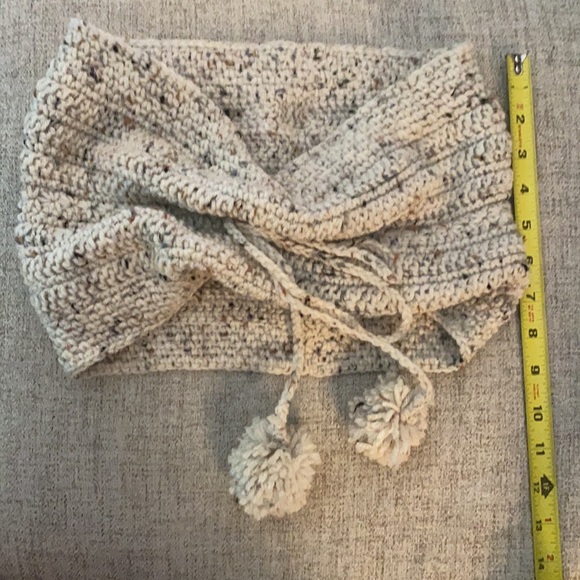 HANDMADE crocheted winter cowl - Picture 5 of 5